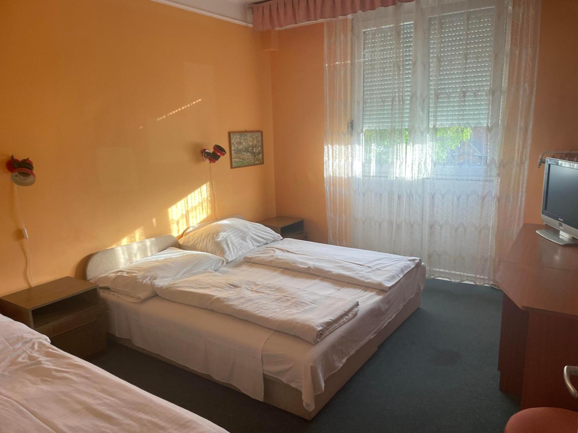Tifani Szallo Otel Balatonlelle Dış mekan fotoğraf