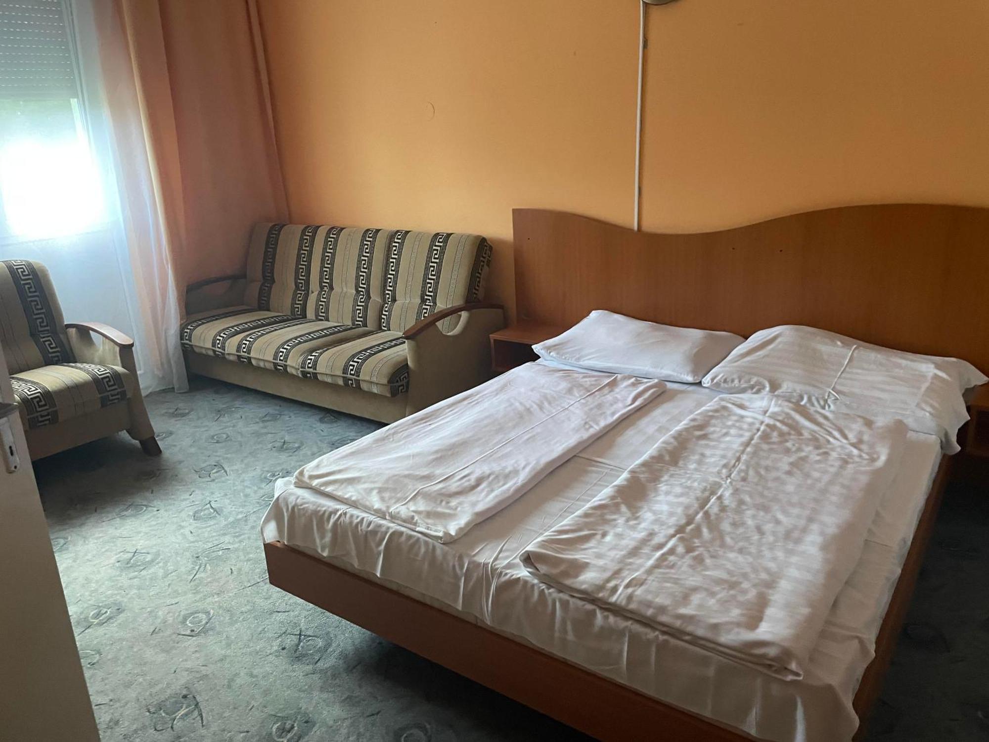 Tifani Szallo Otel Balatonlelle Dış mekan fotoğraf