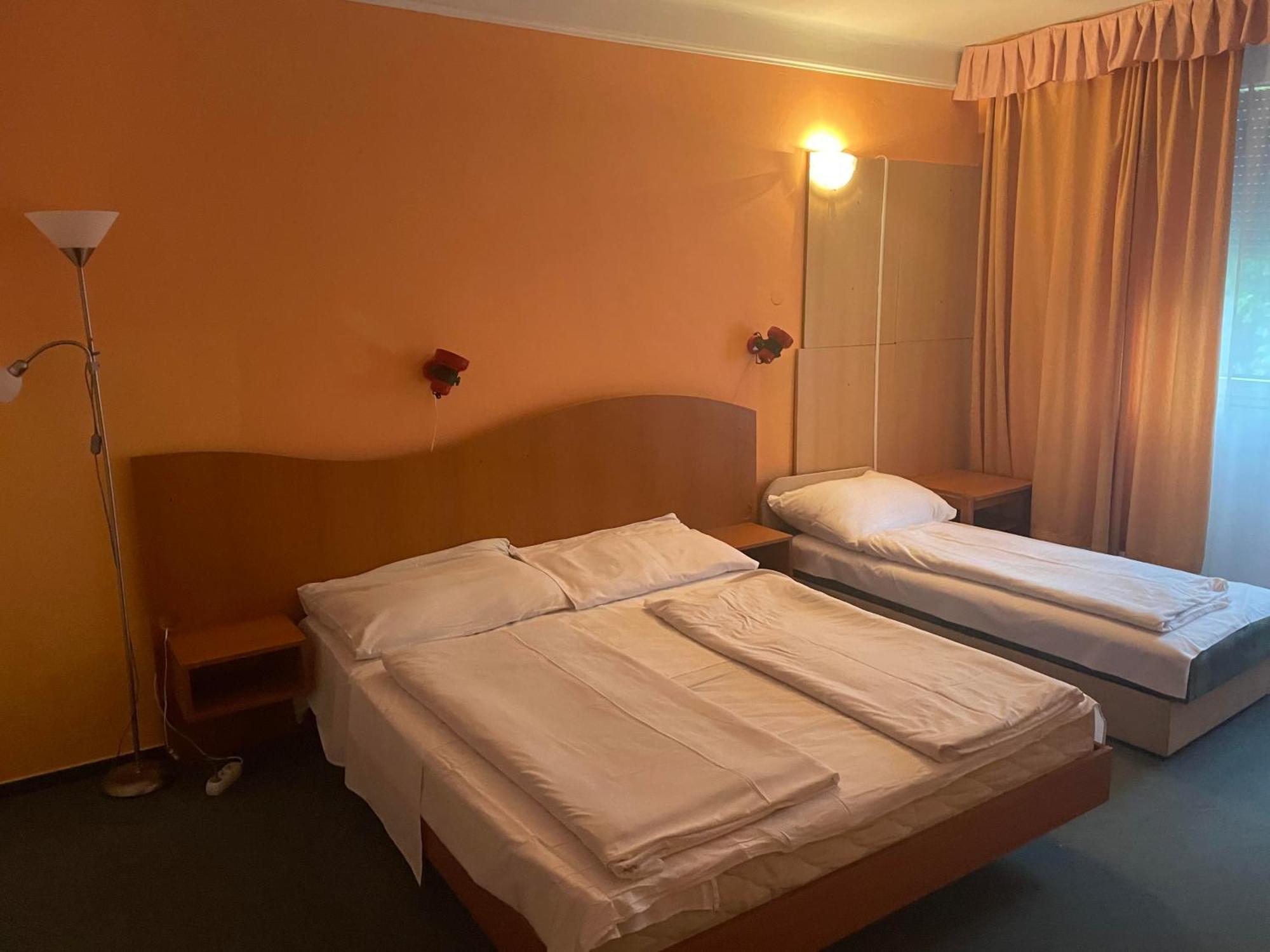Tifani Szallo Otel Balatonlelle Dış mekan fotoğraf