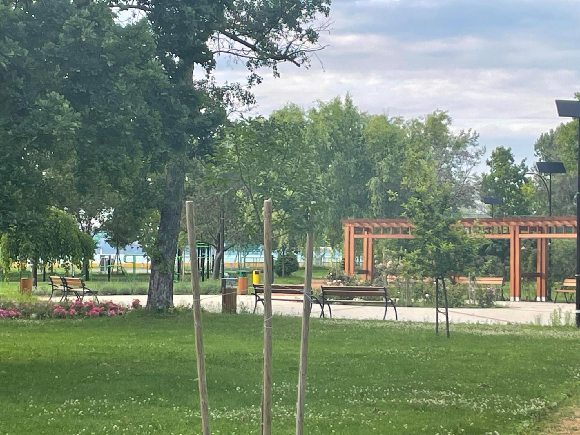 Tifani Szallo Otel Balatonlelle Dış mekan fotoğraf